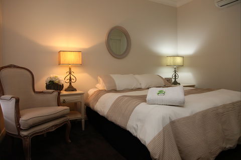 Apartments On-The-Park: Prince - Taree Accommodation 1