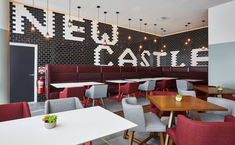 Holiday Inn Express Newcastle - Taree Accommodation 2