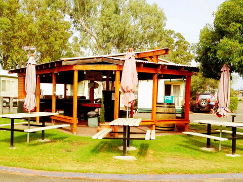 Roma Big Rig Tourist Park - Taree Accommodation 1