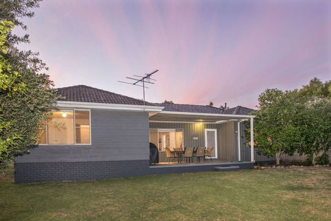 Swell Shack - Taree Accommodation 0