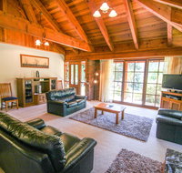 Wombat Hollow - Taree Accommodation