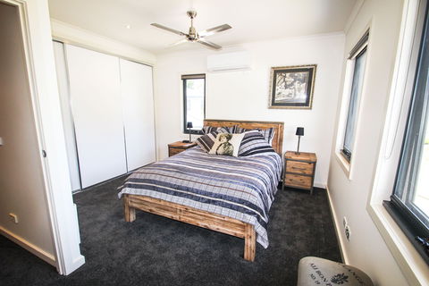 Avignon In Bright - Taree Accommodation 0