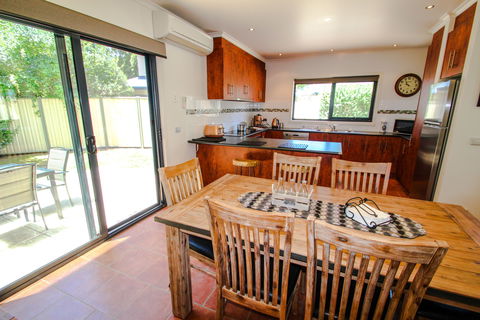 Avignon In Bright - Taree Accommodation 2