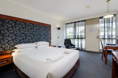 Commodore On The Park - Taree Accommodation 2