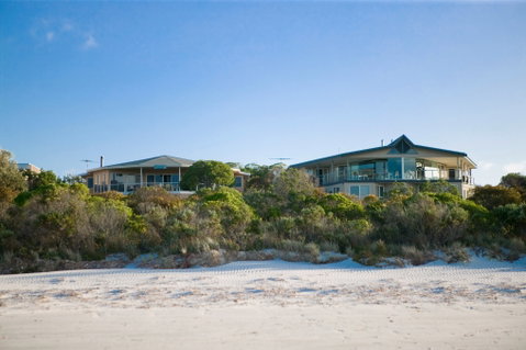 Island Beach Lodge - Taree Accommodation 0
