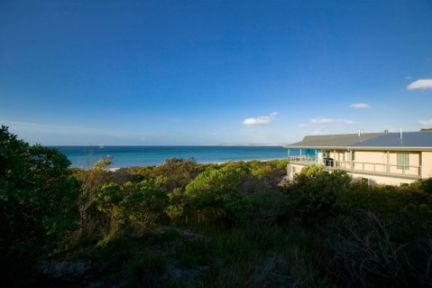 Island Beach Lodge - Taree Accommodation 2