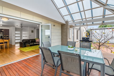 Limestone Coast Apartments - Taree Accommodation 0