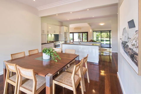 Margaret River Manor - Taree Accommodation 2