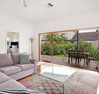 Newcastle Executive Homes - Cooks Hill Cottage - Taree Accommodation
