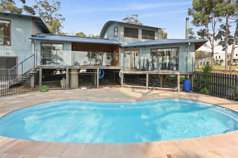 Tura Tree House - Taree Accommodation 1