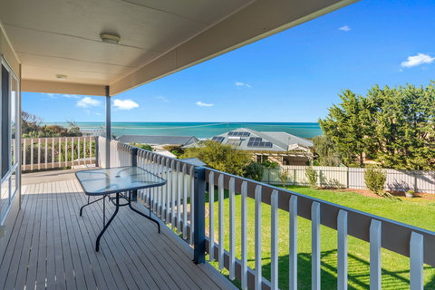 Whaler's Retreat - Taree Accommodation 0