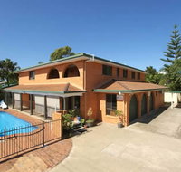 Airlie Court Holiday Apartments - Taree Accommodation