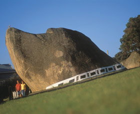 Dog Rock - Taree Accommodation 0