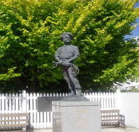 Alexander Cameron Statue - Taree Accommodation