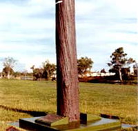 The Flood Memorial or The Stump - Taree Accommodation