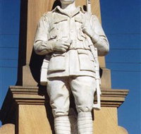 Beaudesert War Memorial - Taree Accommodation