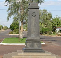 Winton War Memorial - Taree Accommodation