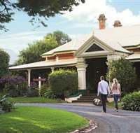 Historical Walk Through Russell Street - Taree Accommodation