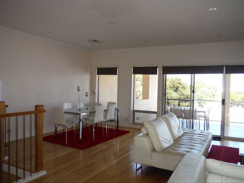 Avalon A - Taree Accommodation 0