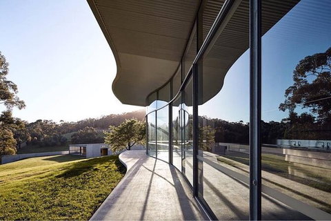 CHEVY CONVERTIBLE Package For 2 People- Wine Lunch Cheese & Chocolate From Melb. - Taree Accommodation 5