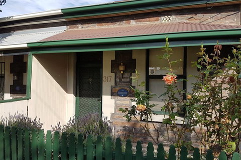 Adelaide Walking Tour: East End Escapade - Taree Accommodation 4