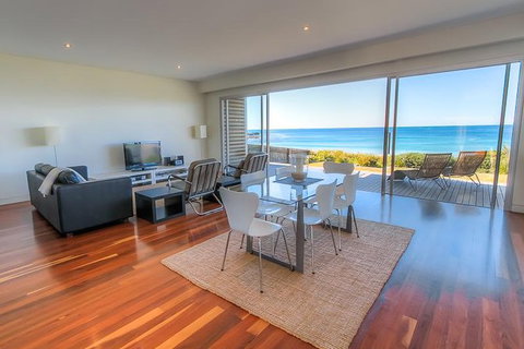 10-Day Surf Adventure From Brisbane To Sydney Including Coffs Harbour, Byron Bay And Gold Coast - Taree Accommodation 1