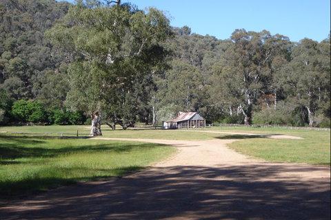 Fry's Hut - Taree Accommodation 1