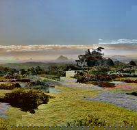 Glass House Mountains to Sunshine Coast Shores - Taree Accommodation