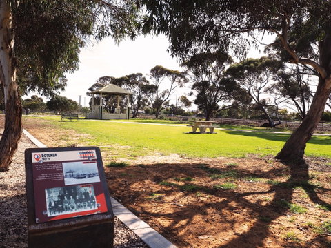 Tailem Bend Historic Rail Trail - Taree Accommodation 0