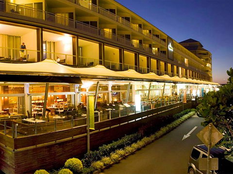 The Pier Cairns - Taree Accommodation 0