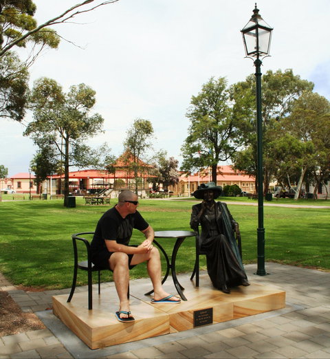 Gladstone Square - Taree Accommodation 1