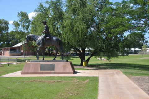 Stockmans Pioneer Memorial Katherine Icon - Taree Accommodation 0