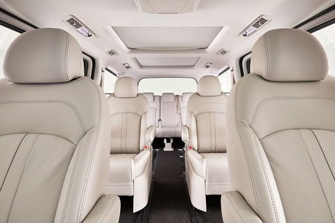 Luxury Van, Private Transfer, Cairns City - Cairns Airport - Taree Accommodation 1