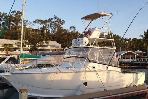 Full Day Fishing Charter Airlie Beach Whitsundays - Taree Accommodation 3
