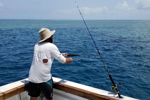 Full Day Fishing Charter Airlie Beach Whitsundays - Taree Accommodation 1