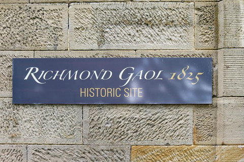 Cruise Ship Special From Hobart: Richmond Shuttle - Taree Accommodation 0