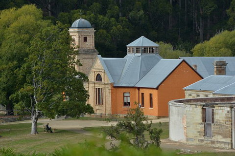 Colonial Tasmania Small Group Tour - Taree Accommodation 0