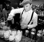 Cream Tangerine - Taree Accommodation