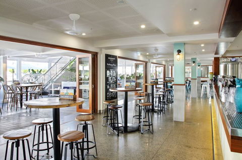 Hemingway's Brewery Cairns Wharf - Taree Accommodation 4