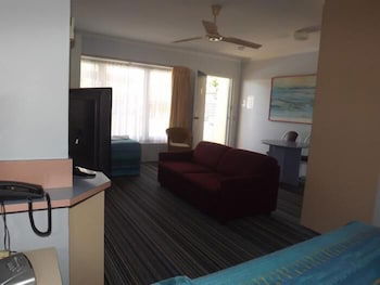 Golden Sands Motor Inn Forster - Taree Accommodation 5