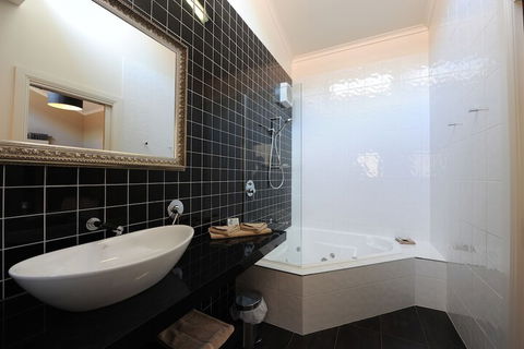 Alexandra Place - Taree Accommodation 2