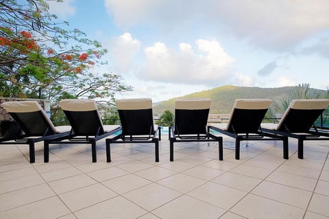 At Waterfront Whitsunday Retreat - Taree Accommodation 3