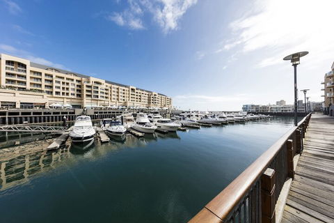 Oaks Glenelg Liberty Suites - Taree Accommodation 1