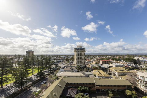 Oaks Glenelg Liberty Suites - Taree Accommodation 3