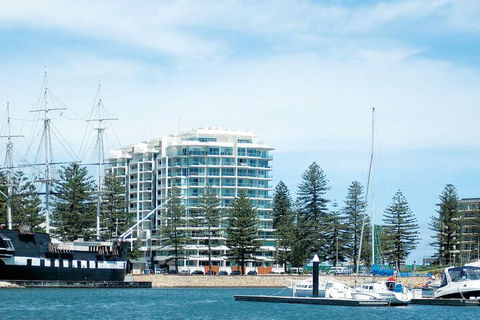 Oaks Glenelg Liberty Suites - Taree Accommodation 2
