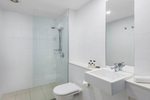 Oaks Nelson Bay Lure Suites - Taree Accommodation 5
