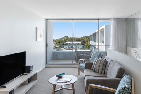 Oaks Nelson Bay Lure Suites - Taree Accommodation 4