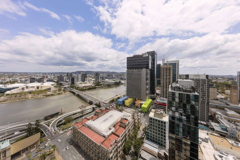 Oaks Brisbane Casino Tower Suites - Taree Accommodation 3