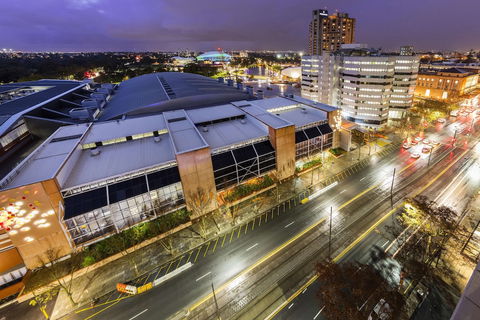 Oaks Adelaide Embassy Suites - Taree Accommodation 6