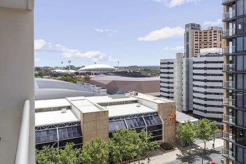 Oaks Adelaide Embassy Suites - Taree Accommodation 3